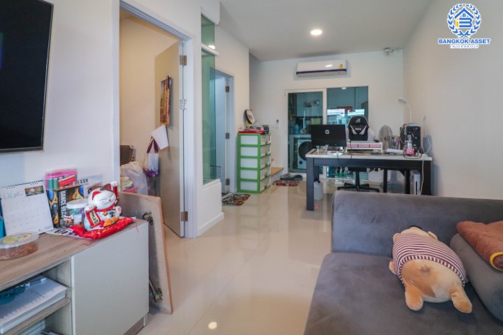 *****ทาวน์เฮ้าส์มือสองย่านนนทบุรี ม.คาซ่าซิตี้ พระราม5-ปิ่นเกล้า คุณภาพแบรนด์ Q.House บนเนื้อที่ 16 ตร.ว. ฟังก์ชัน 3 ห้องนอน 2 ห้องน้ำ 1 ที่จอดรถ บ้านสภาพดีมาก! ของแถมเพียบ! พร้อมเฟอร์นิเจอร์บิวท์อิน เพียง 15 นาทีก็ถึงรถไฟฟ้าสายสีน้ำเงิน "สถานีสิรินธร" ใกล้ทางด่วน "ศรีรัช"